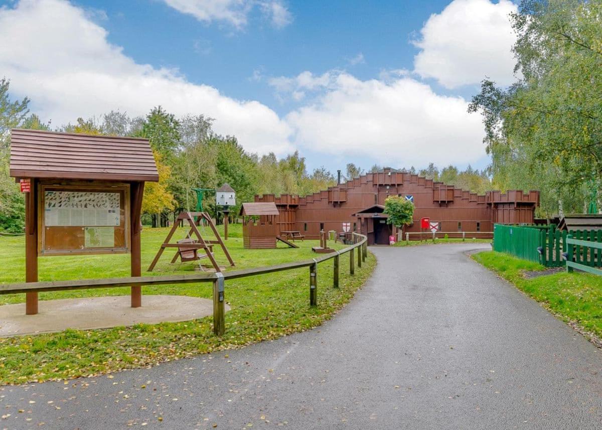 Sherwood Castle Holiday Forest Otel Edwinstowe Dış mekan fotoğraf